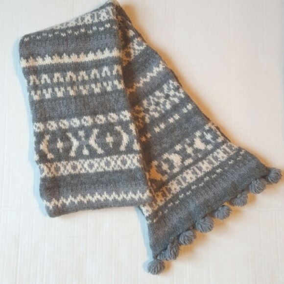 Banana Republic Alpaca Wool Pom Scarf - Picture 4 of 11